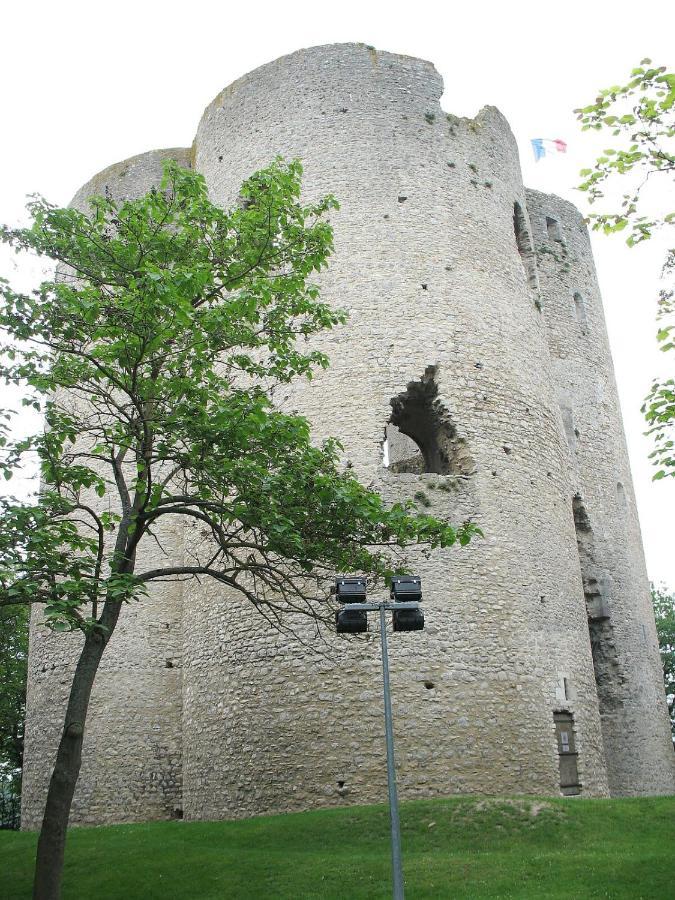 Apartment Chaleureux A Etampes, France *